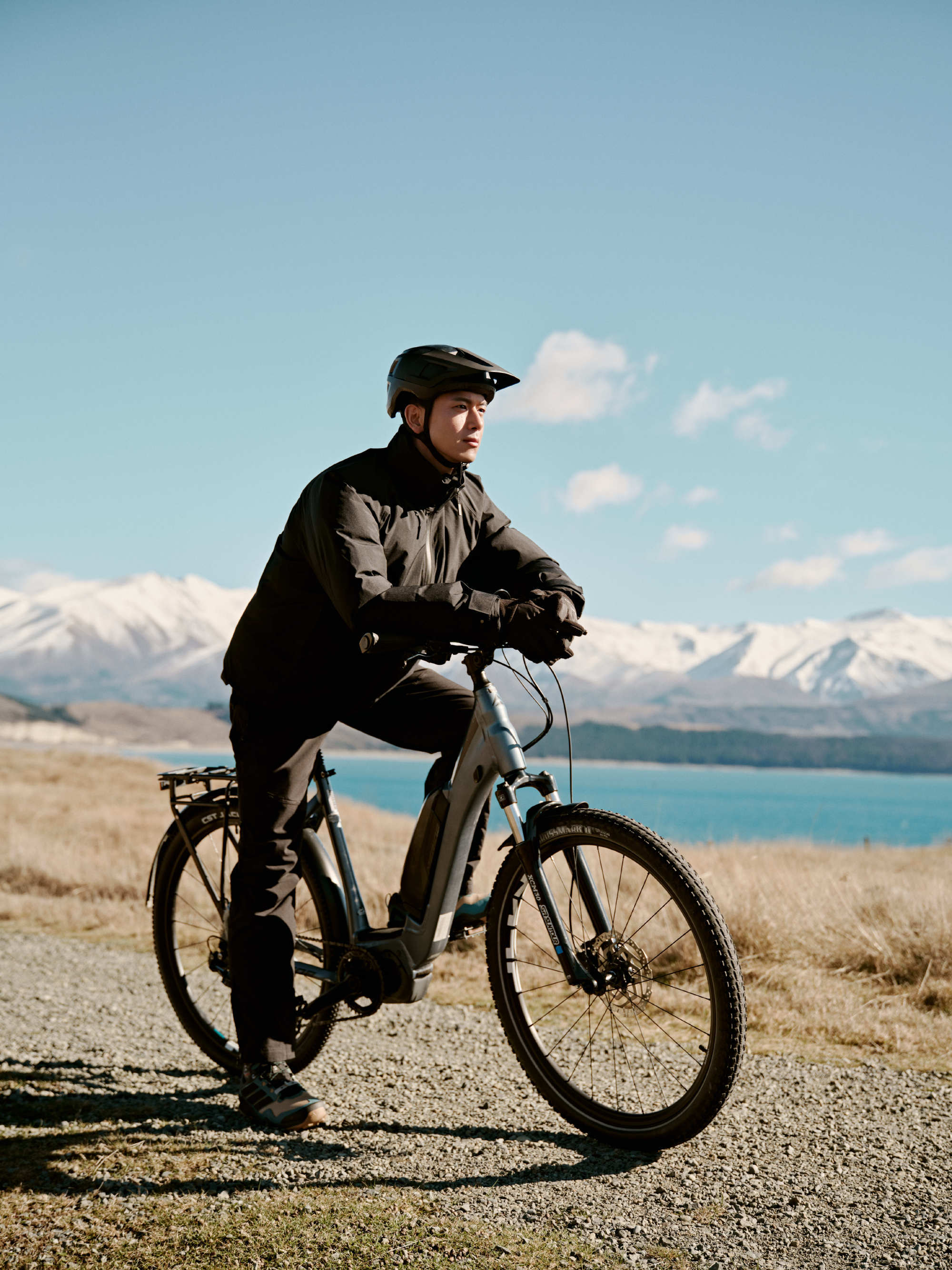 随风自由自在，李现就是这么帅！照片氛围感满满🤩​​​