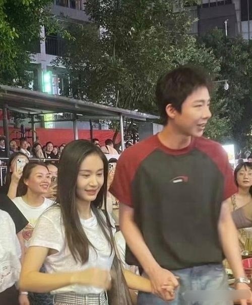 我的天，真人也太绝了吧！比电视上好看N倍啊！​​​