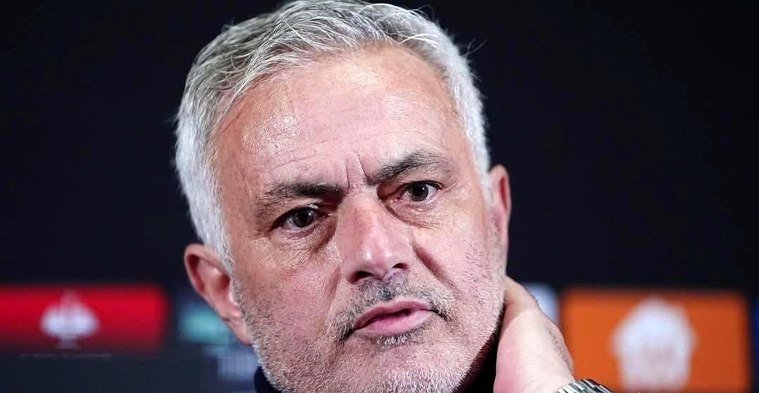 好熟悉的场景——怒怼全队！穆里尼奥赛后新闻发布会：“半场时我换了4名球员，但其