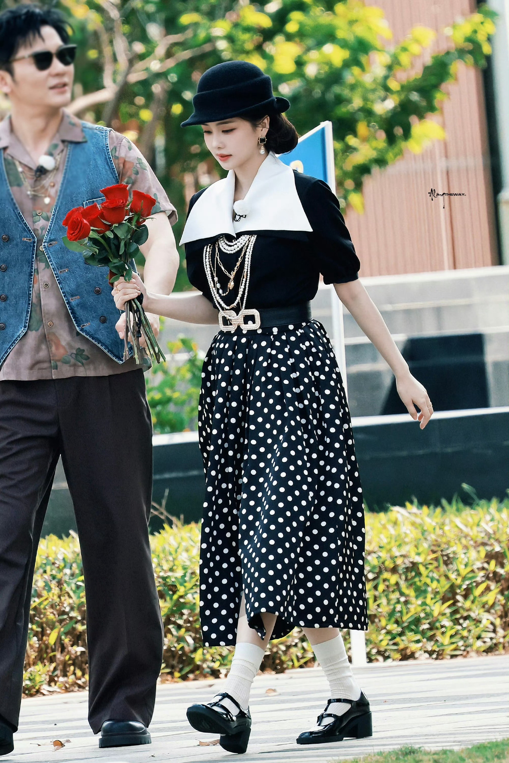 白鹿可以再拍一部民国戏吗白鹿奔跑吧路透好像上个世纪的留洋千金啊！太漂亮了🥰