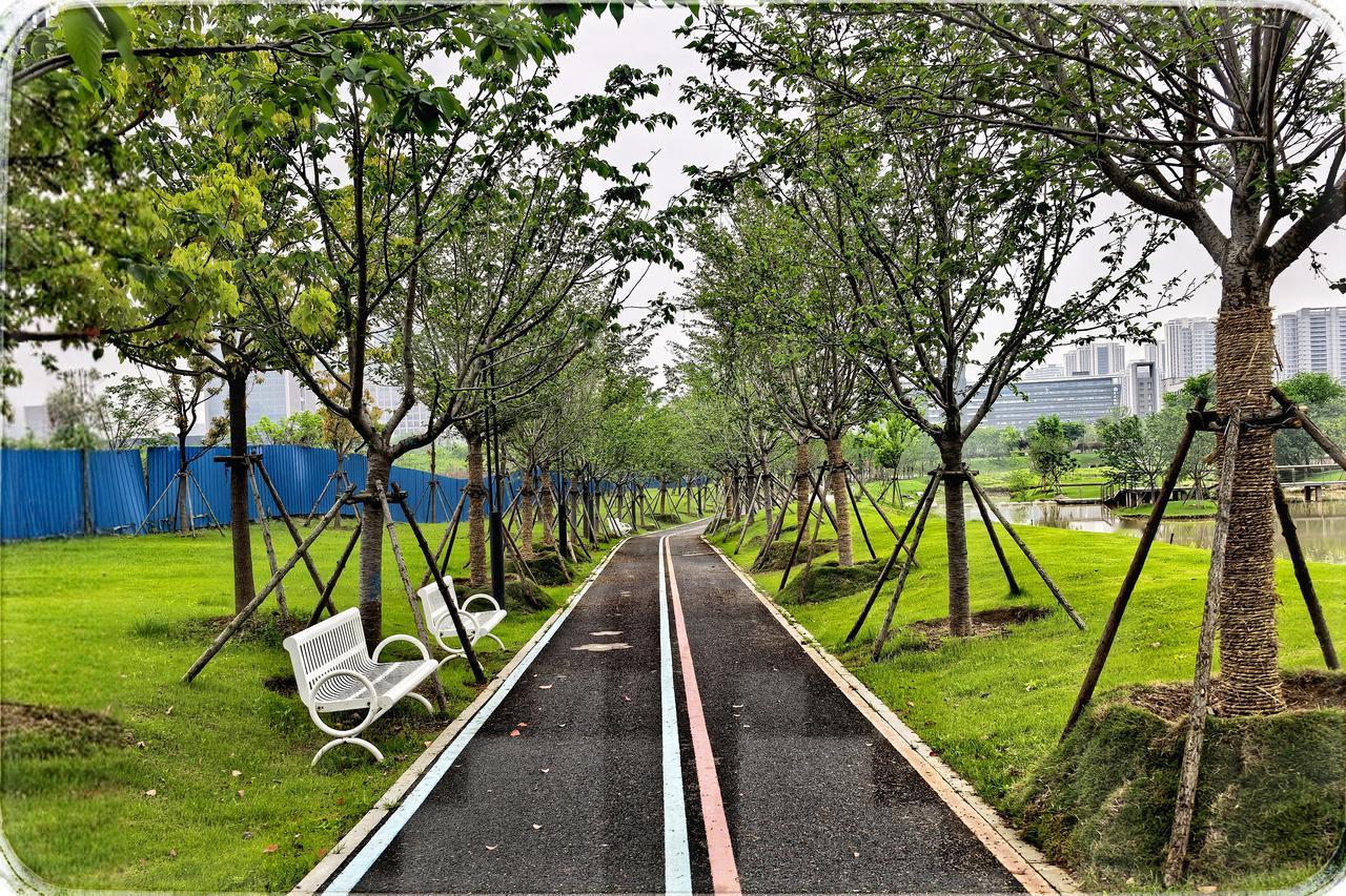 九峰溪公园：绿意中的宝藏秘境在武汉光谷中心城的东侧边缘，九峰溪公园似明珠悄然镶