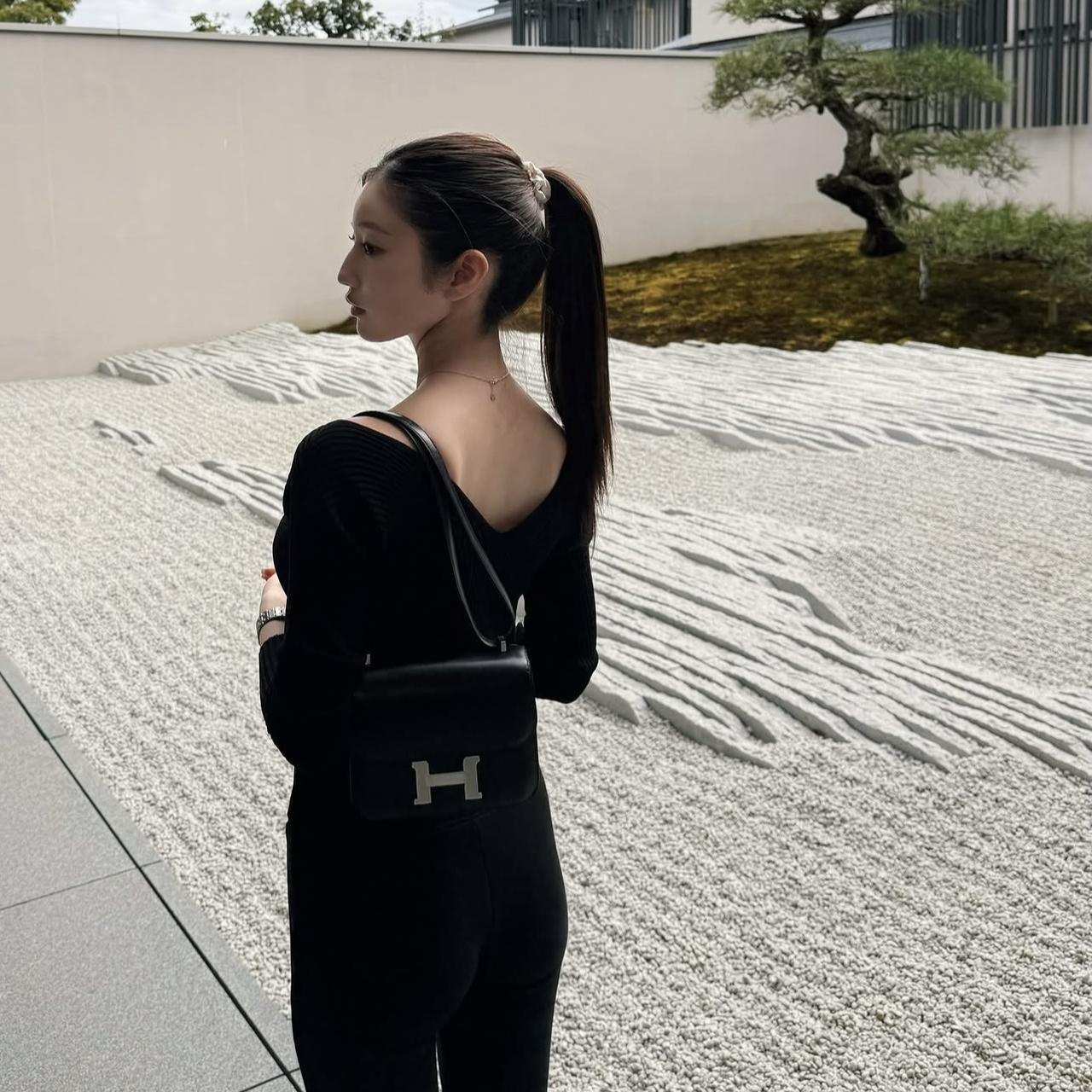 轻纱拂面，水墨江南。