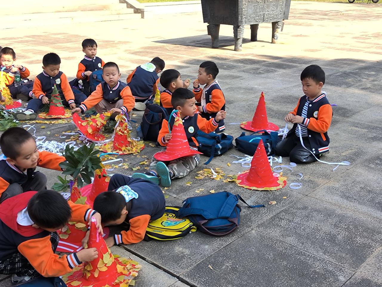 笑话（11月14日原创）张老大的儿子是学霸，留学后定居美国。张老二的儿子