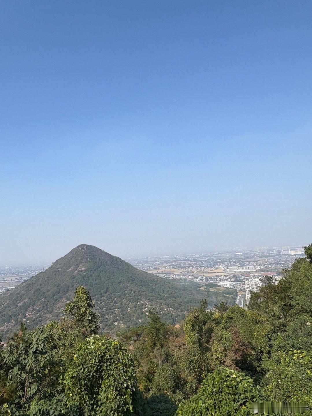 浙江的情况这是这样的：一个村好多家有实力的公司；一个镇有一两家上市公司，十几家有