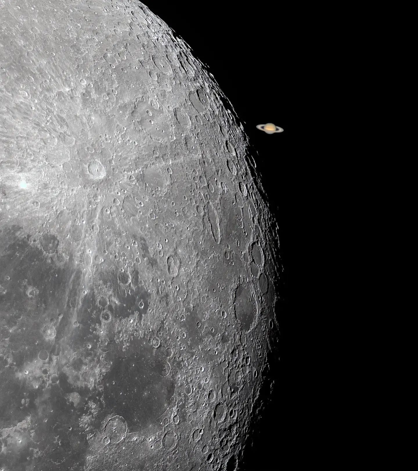 月球和土星​​​