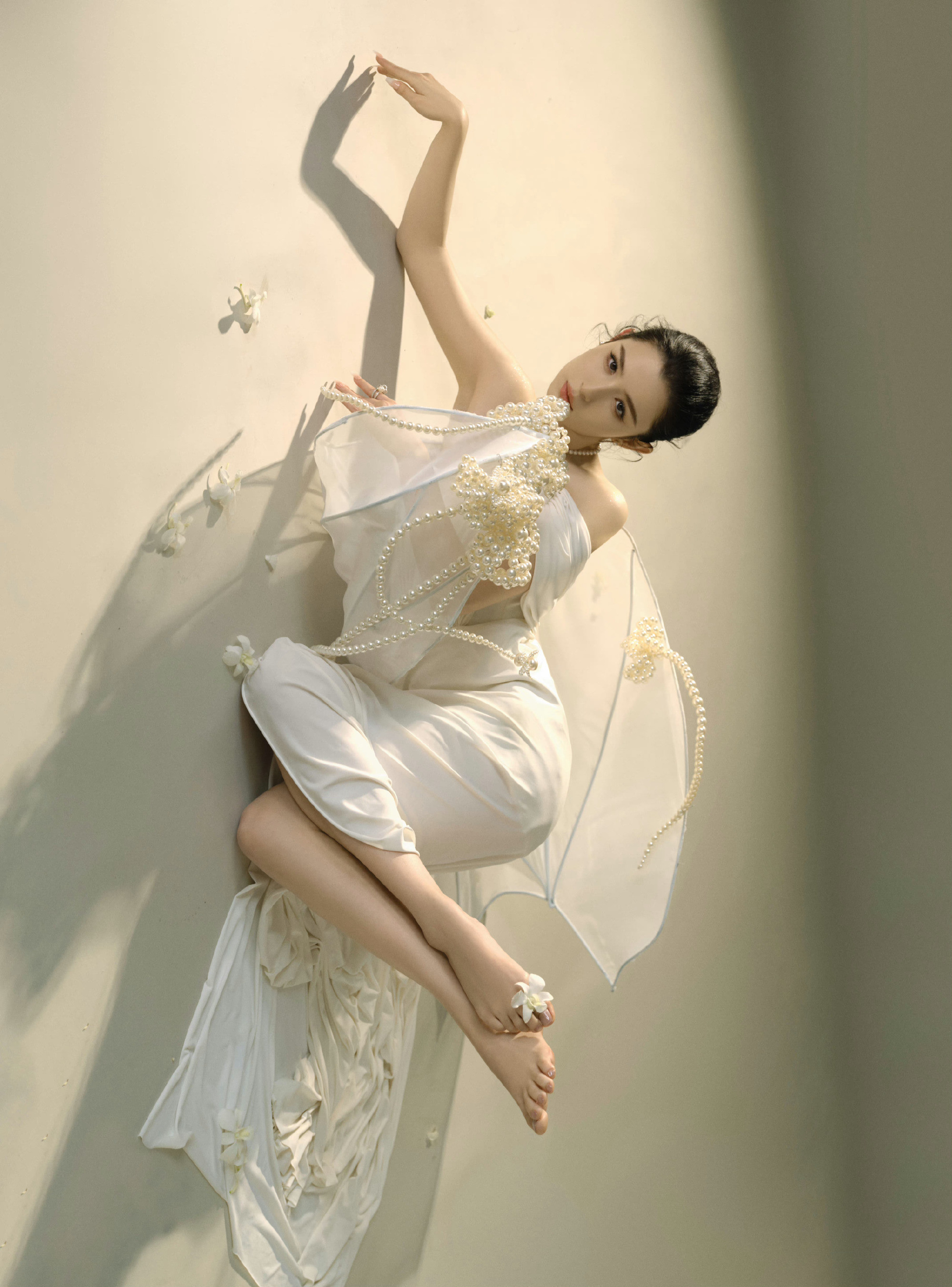 哈妮克孜光脚丫妆造精选图集。哈妮克孜