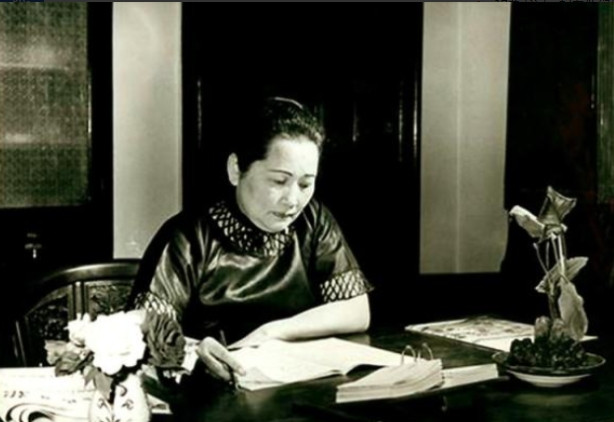 1936年，毛主席找宋庆龄借了5万美元以解红军之危，宋庆龄直接卖房筹钱，把5万美