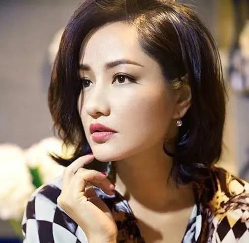 瞿颖演我的英语听力，全网笑疯：这简直是本人考试现场最近瞿颖在节目里分享的英