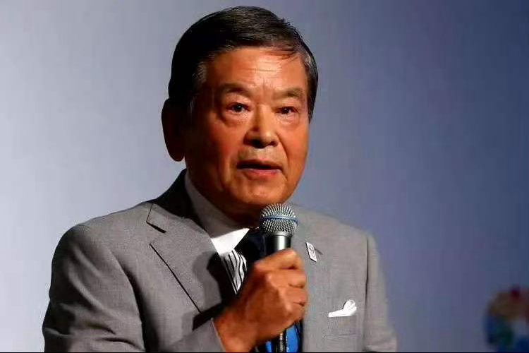 日本足球教父谈中日足球之间的交流日本足球教父川渊三郎指出，目前有超过60名日本足