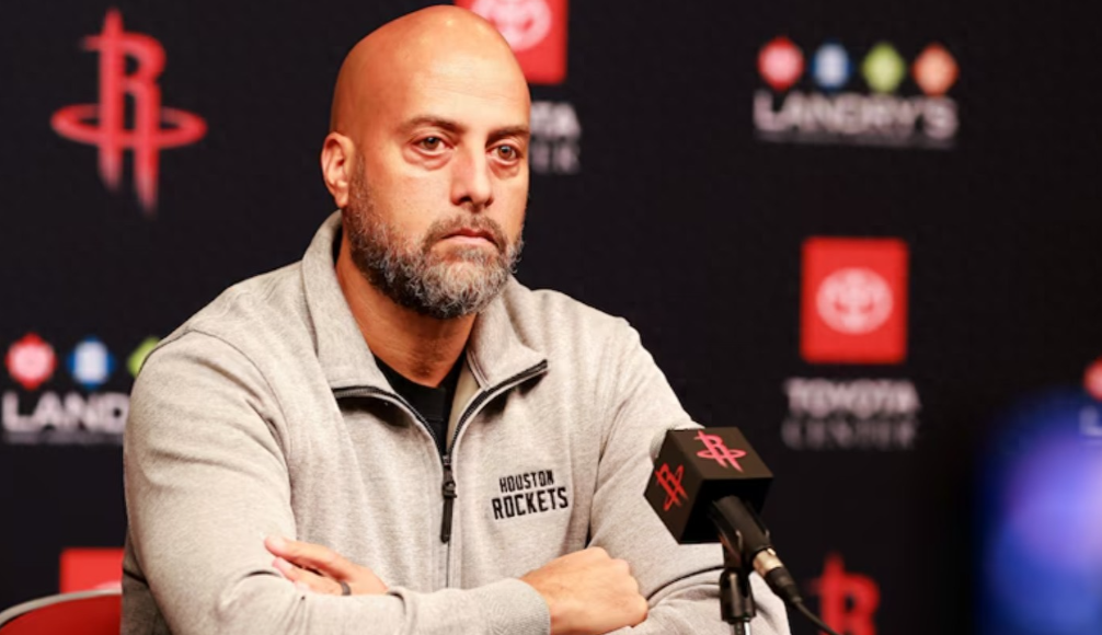 据火箭队记者KellyIko报道，火箭队在交易截止日前已经与联盟大约一半的球队