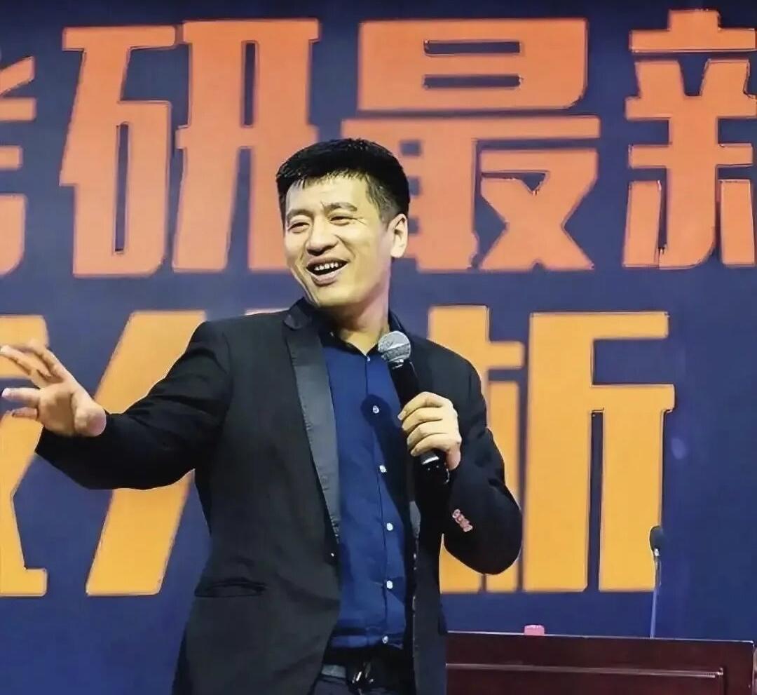 张雪峰的人生轨迹里，曾三次出现清晰的“生命预警”，却都被他匆匆略过，最终酿成无法