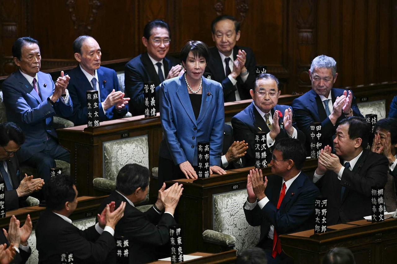 一套组合拳打出去先伤自己！日本激进对华策略，正在反噬本国经济！有一件事很多