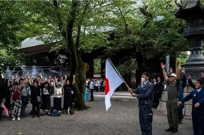 外交部把靖国神社改叫"战犯神社"了，而且去掉了"事实上的"三个字。8月1