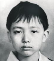 1988年，14岁因救火而壮烈牺牲的小英雄赖宁，牺牲30多年后，不仅雕像被拆除，