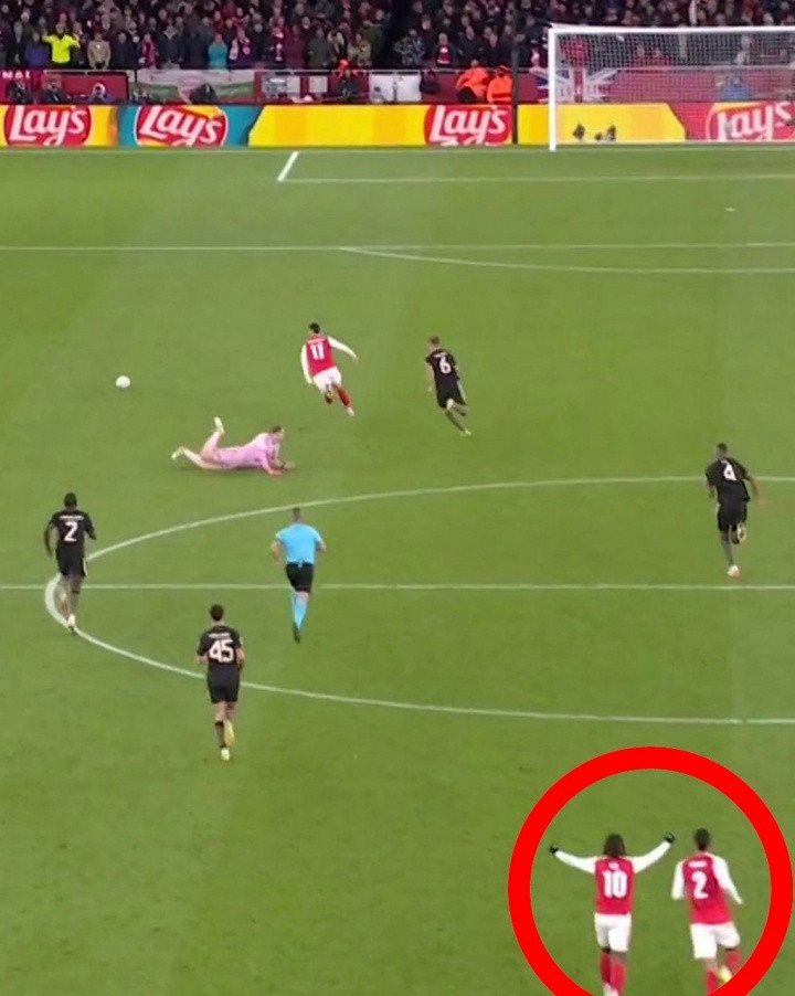 致命诺伊尔出击扑空瞬间已接近中圈, 埃泽直接提前庆祝