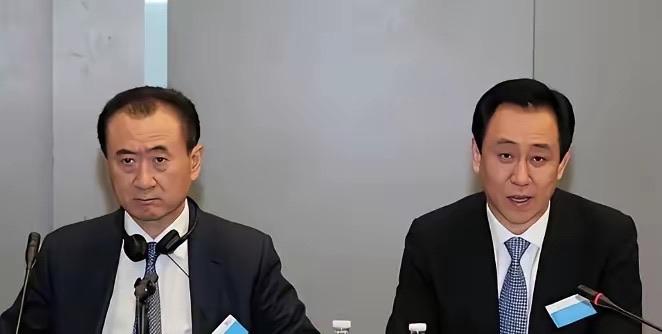 王健林72岁，他的万达比恒大早爆雷4年，欠债几千亿，但他没有想法转移现有资产。2