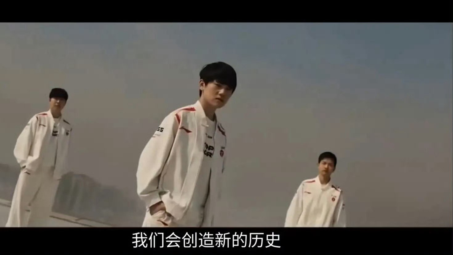 G2战胜TES盲猜突然的陀螺晚点的在线人数超过2万。。。。。。G2:感谢369