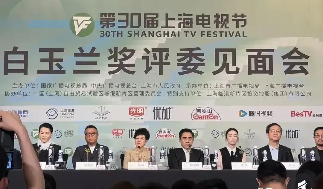 白玉兰奖已经落幕，但更多的隐藏细节被挖出来了！尤其是这张评委嘉宾陈宝国和童