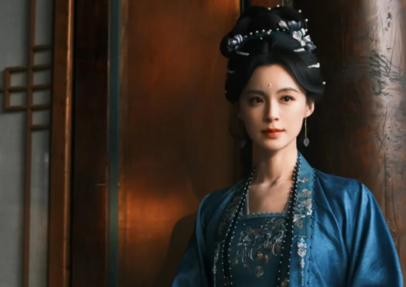 《逐玉》她出场不到2分钟，却惊艳所有人！在热播剧《逐玉》中，最近有一个话题热度