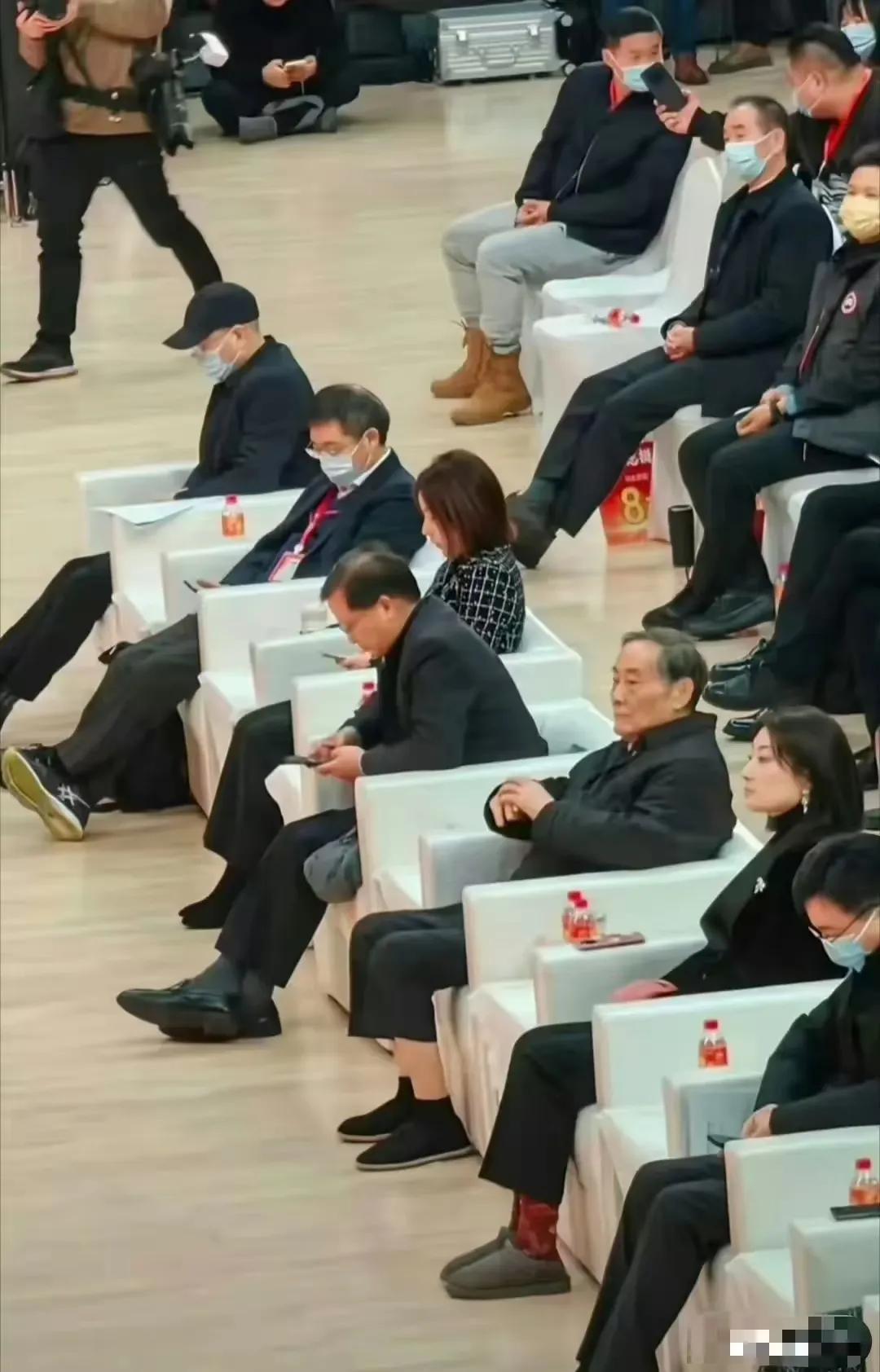演一出戏容易，演一辈子戏不容易！全国劳模许家印，普通家庭马化腾，不知妻美刘强东，