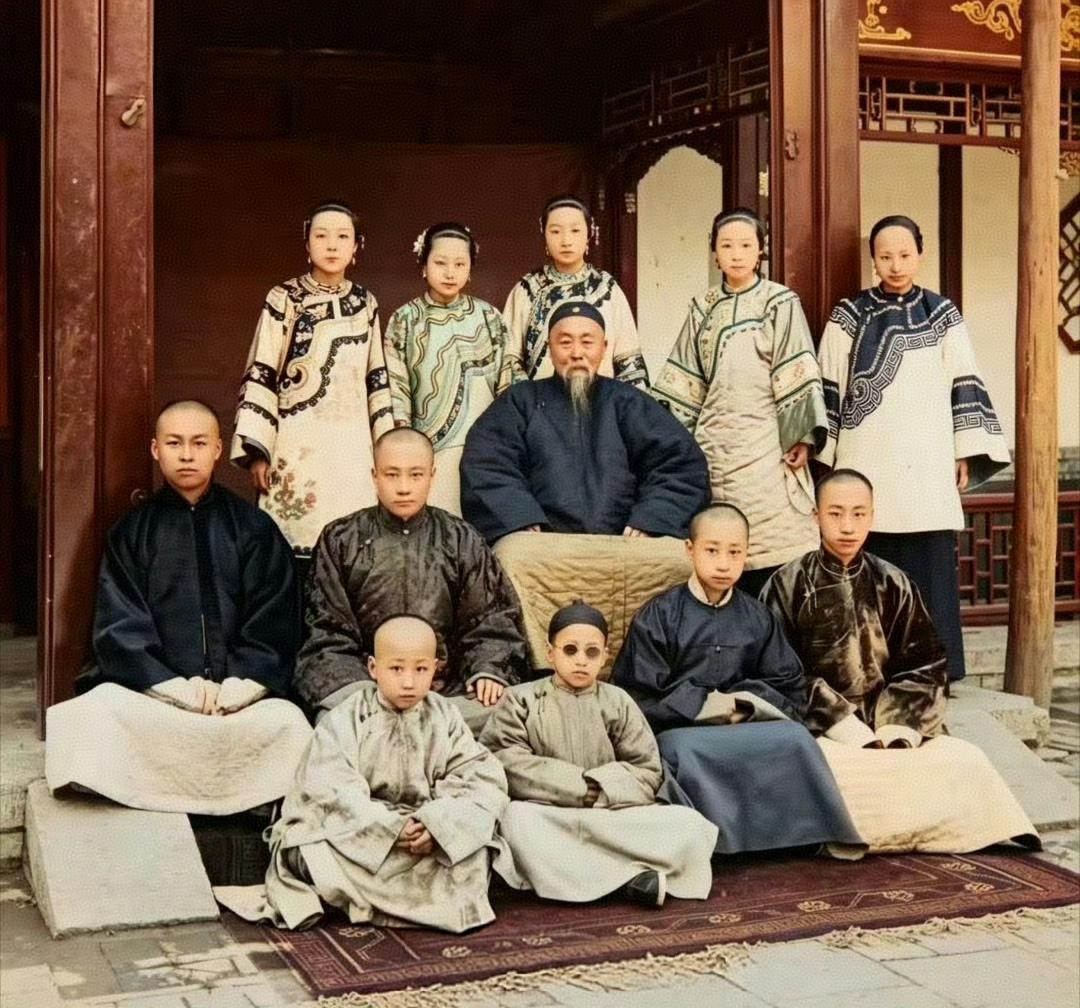 晚清名臣李鸿章和张之洞家族的全家福