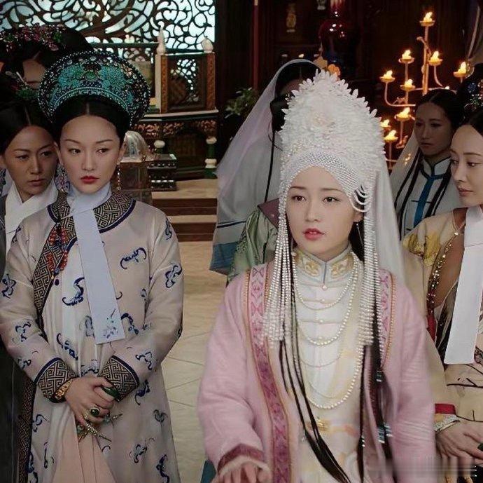 周迅这嫉妒的小眼神都快溢出屏幕了，虽然是演戏，但也太真实了…