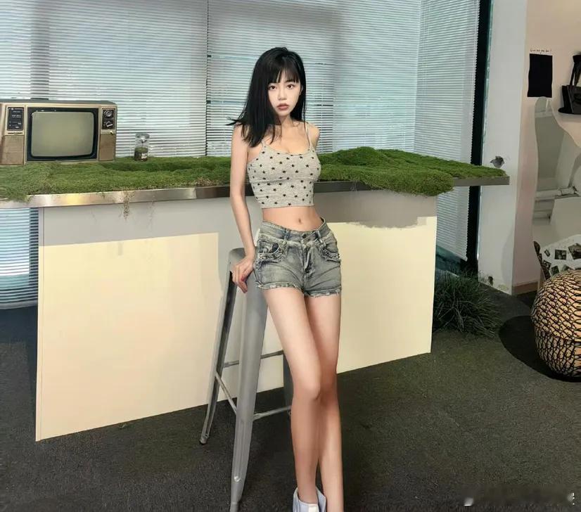 朋友说司晓迪是有什么魅魔体质吗，为啥娱乐圈男明星都“爱”她浅浅分析了下，她受欢迎