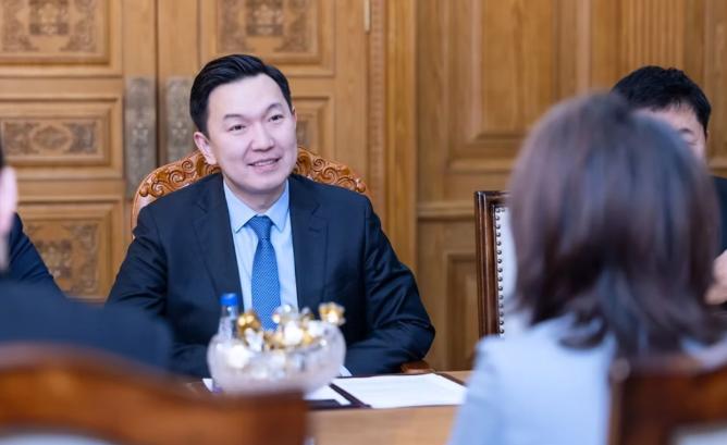 新上任的蒙古总理乌其尔勒最近见了中企代表，开场先感谢中方8月供应汽油救急，紧接着