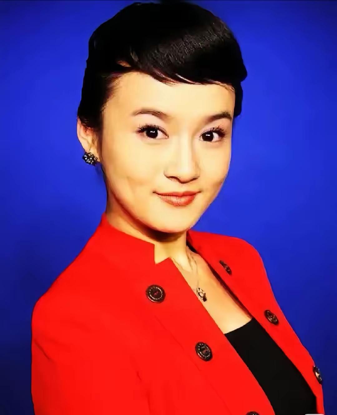 钱真是最好的医美，看冉莹颖这三个阶段的面相，太明显了。最近刷到她录节目的路透