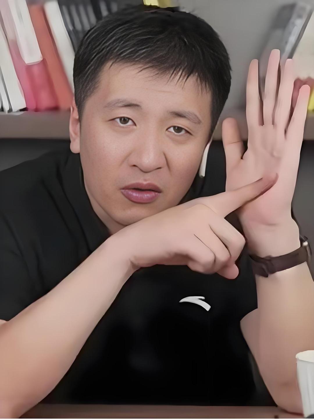 张雪峰说：“咱们实话实说，人这辈子，拼到根儿上，拼的就是个‘选择权’。你现在觉得