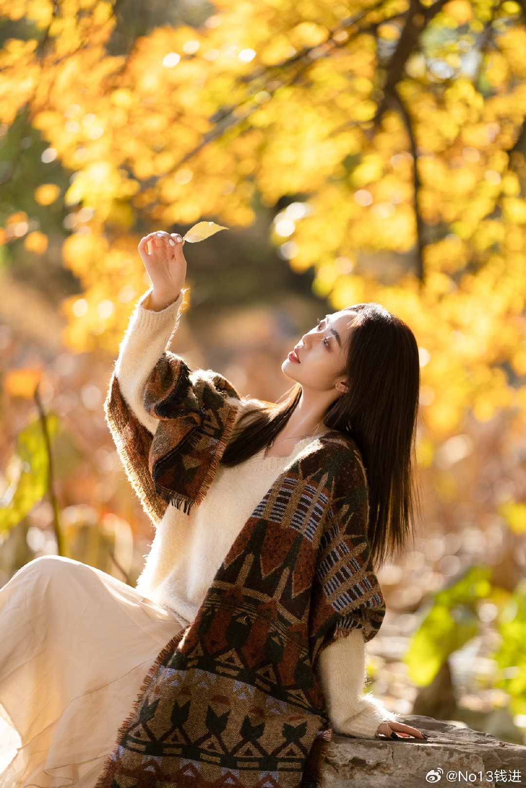收藏一整个秋天的温柔🍂秋风不会停留，但镜头会记录下秋天和你的温柔这个秋天，和金黄撞个满怀📍圆明园