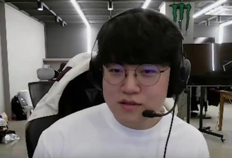 设计师! Guma: 我来下路是想玩AD, 结果一群法师横行霸道的欺负我