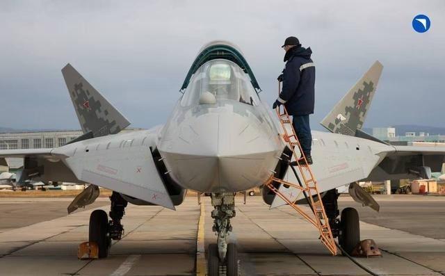 俄罗斯在中国边境附近集结苏-57隐身战机！据维克多项目发布的卫星图像显示，俄军在