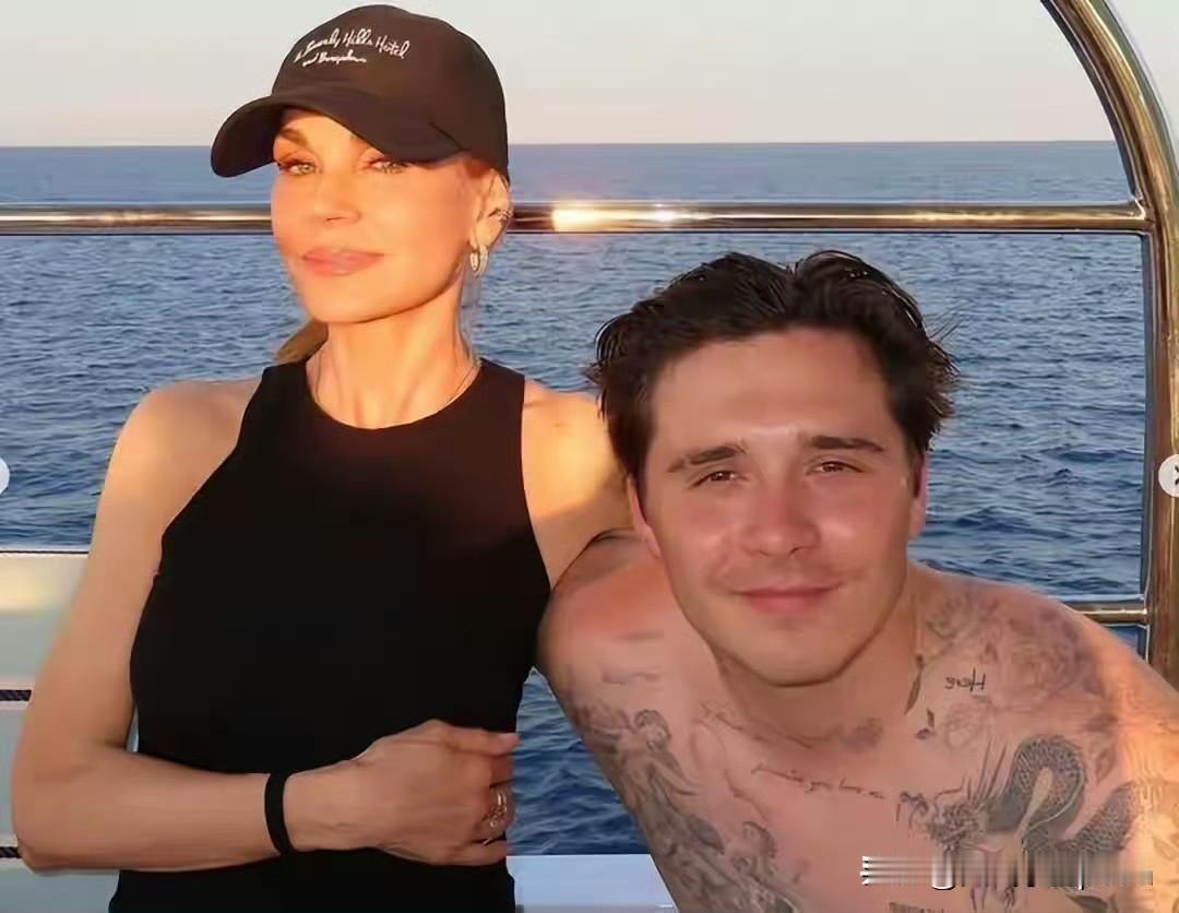 贝克汉姆的丈母娘佩瑞丝·希尔顿确实还挺惊艳呢！年轻时金发碧眼，妥妥的复古美人范