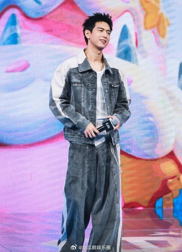 李现棋瘾又上来了看他这状态，今年下棋肯定要好好秀一把了！​​​