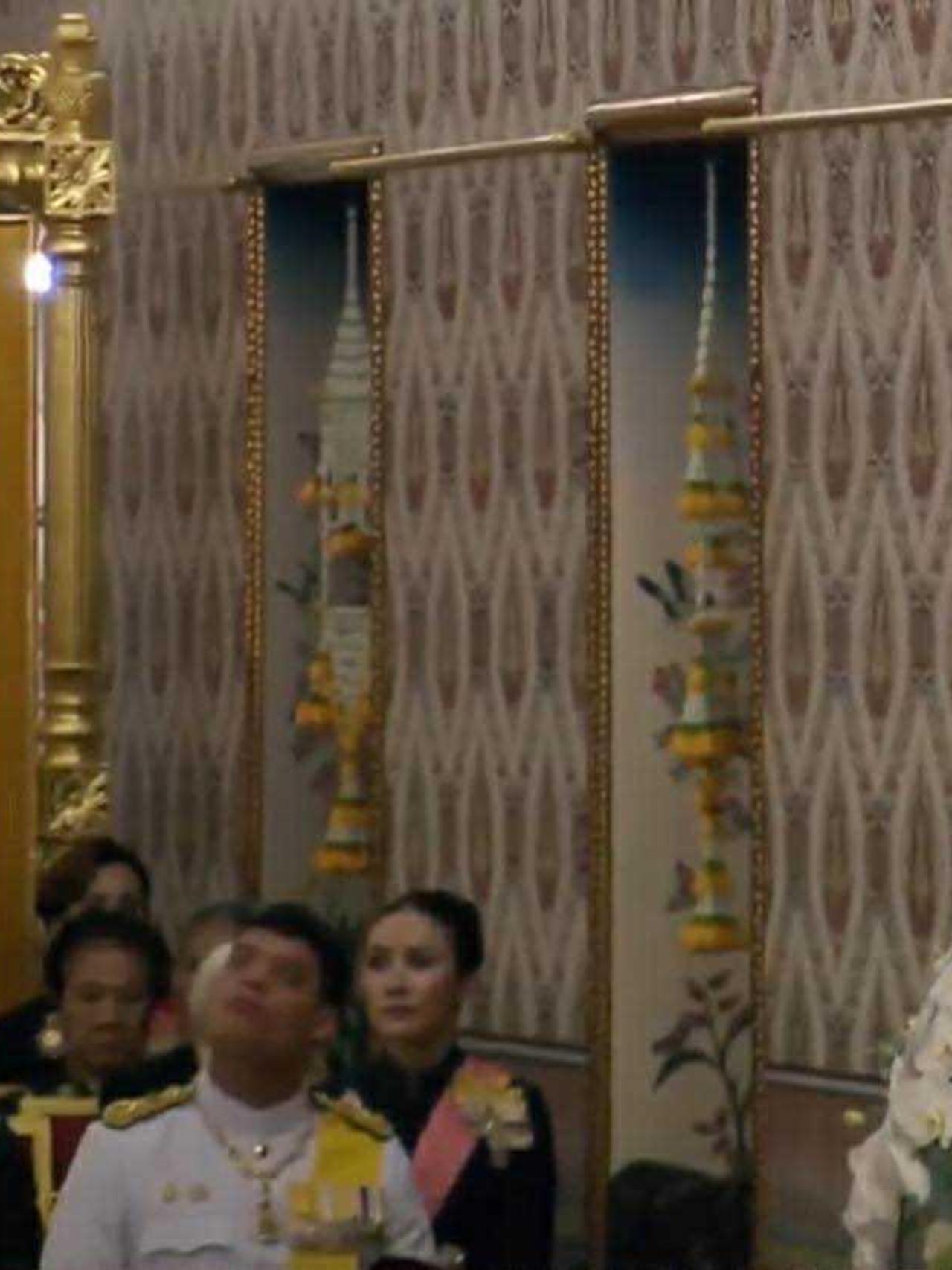 诗妮娜为婆婆奔丧,还要照顾提帮功王子诗妮娜自德国匆匆飞回曼谷,身着一袭肃穆黑丧