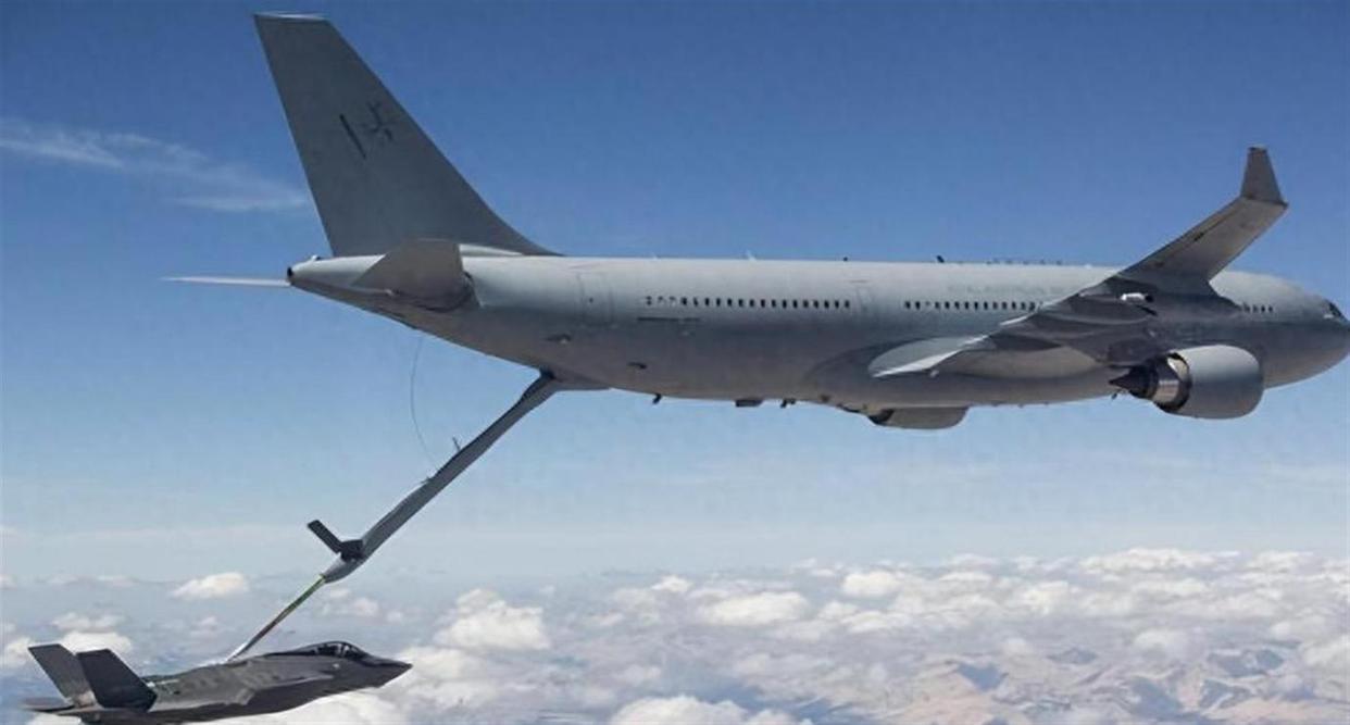 3月18日，据央视新闻直播间报道，当地时间3月17日，伊朗法尔斯通讯社称，一架受