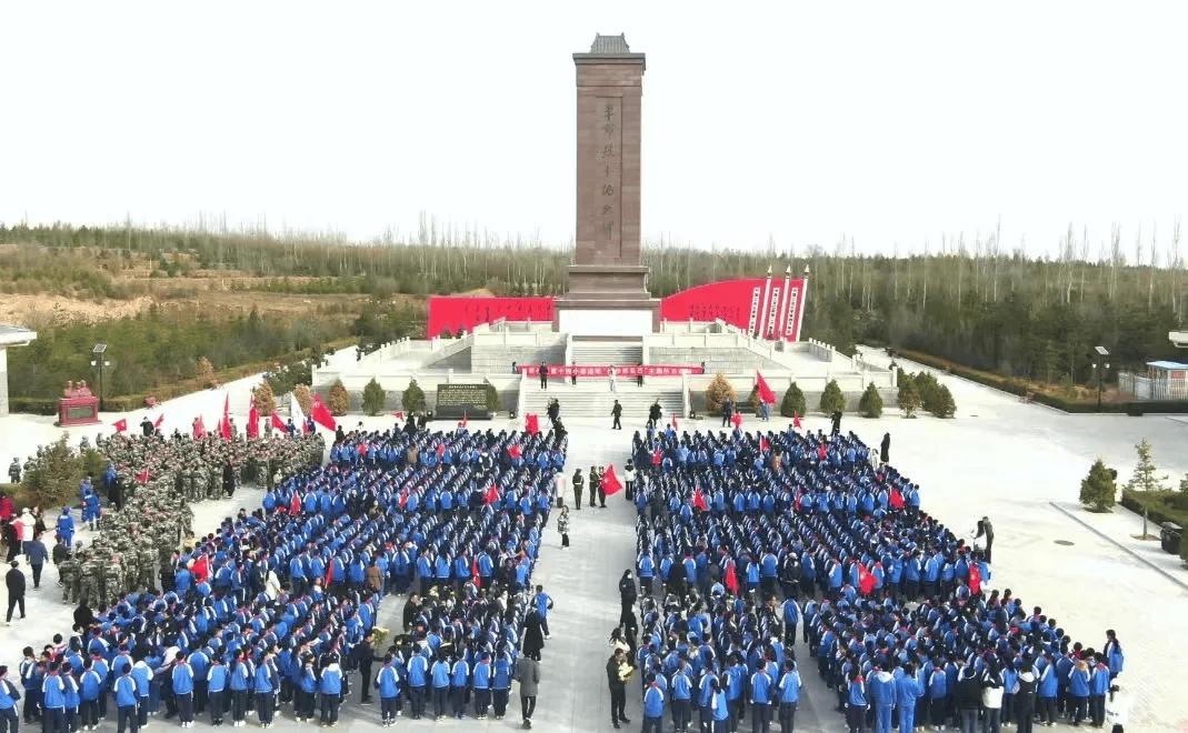 馆长看了都被这种家国情怀感动了！今天看了馆长给网友讲述的宁夏固原市领导带领数