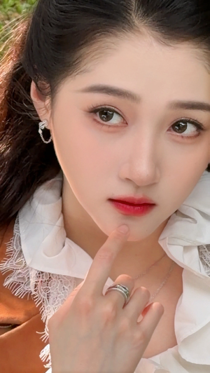 1.关晓彤现在只想撕掉“国民闺女”的标签，树立“独立成熟大女主”的人设，但由于她
