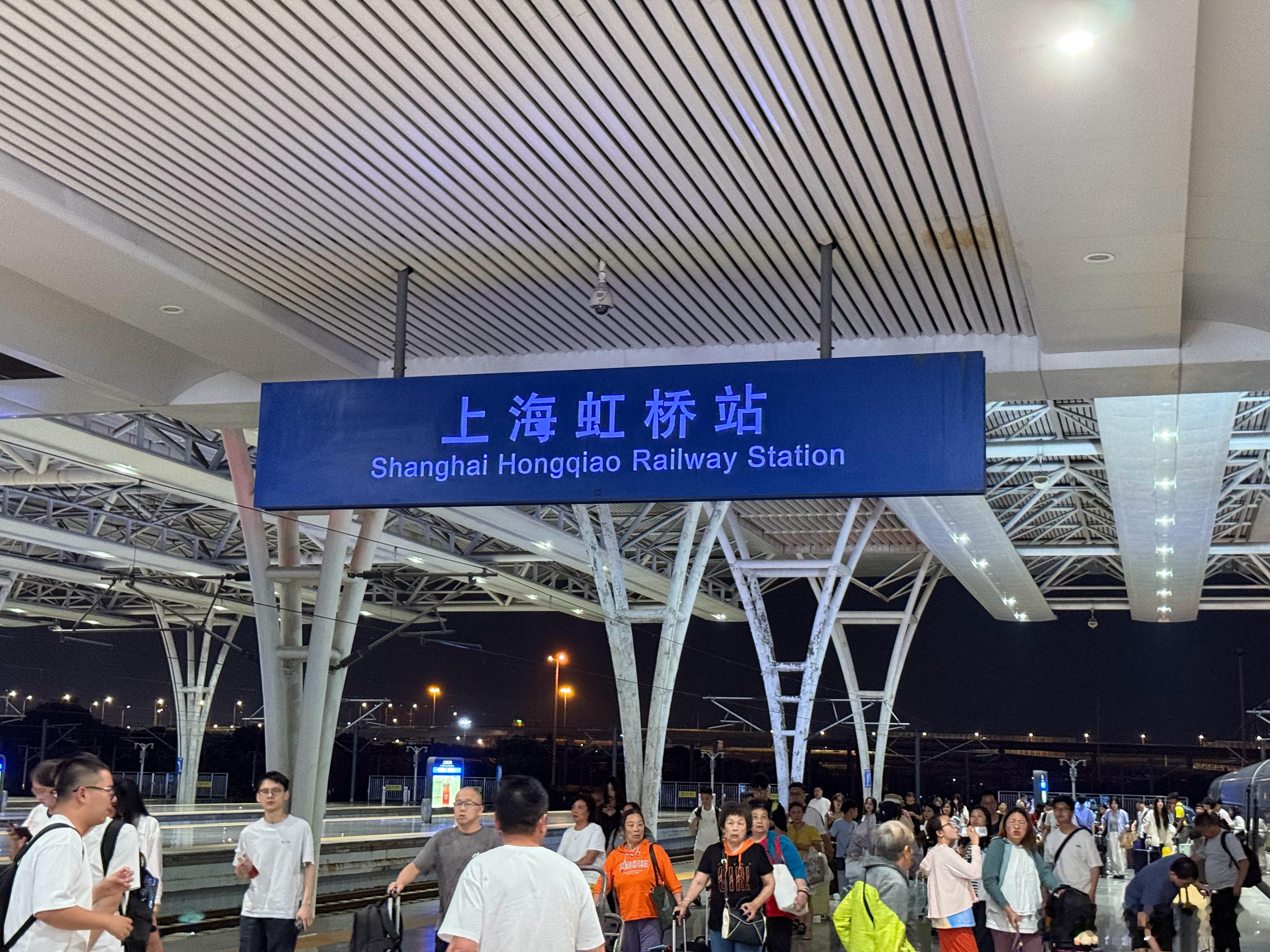酒店就在高铁口，好评[鼓掌]​​​