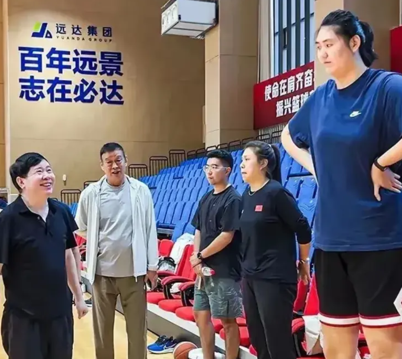 四川远达女篮又在憋大招！近日宫鲁鸣开启了第二次长集训，大家都知道由于张茹和翟若