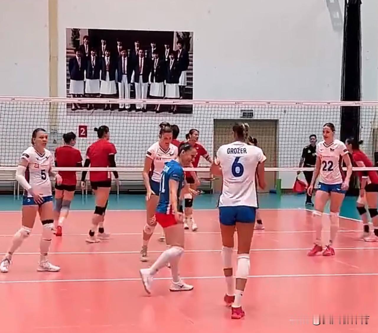 中国女排2026赛季开门红！首场热身赛3-1击败捷克女排，主教练赵勇大面积轮换队