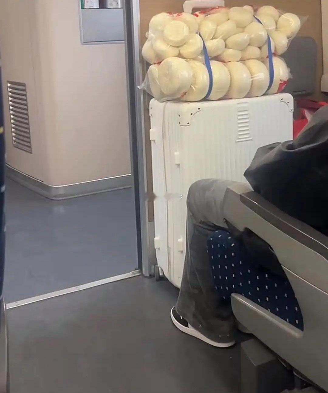 高铁上遇到的震惊了