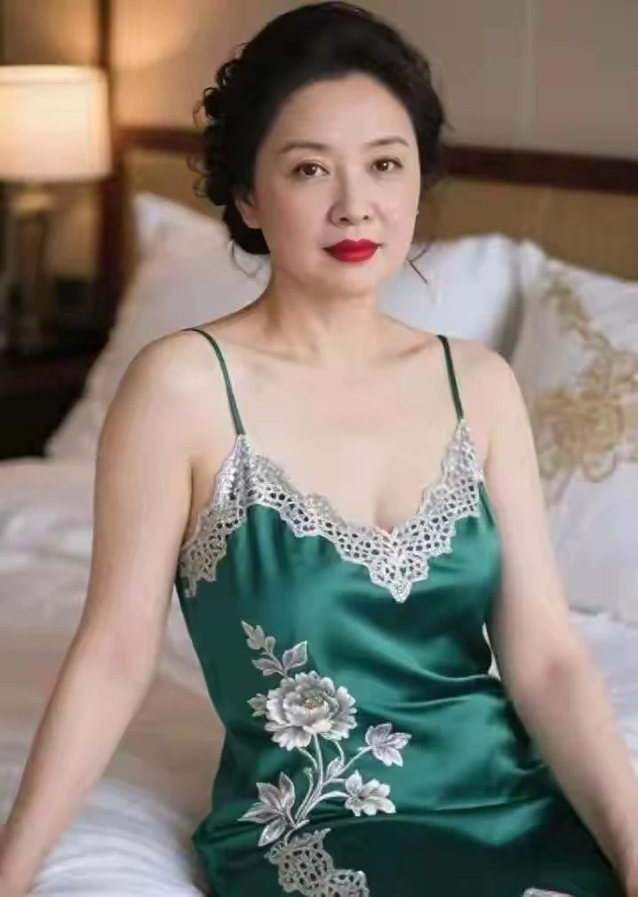 岁月匆匆，不败美人。徐娘半老，风采依旧。