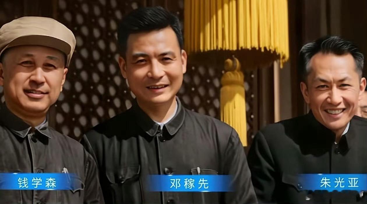 跨越时代的两张合影这盛世如您所愿前辈们撒下的点点星光如今都化作日月之芒照耀着每一