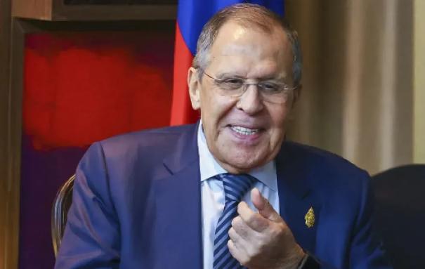 拉夫罗夫就是“笑面虎”！要说现在国际上最让人佩服的外长，那必须是俄罗斯的拉夫