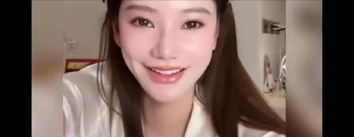 50万人围观汪小菲睡觉他裹着被子打呼噜，马筱梅把镜头对准他，一句别闹，酸辣