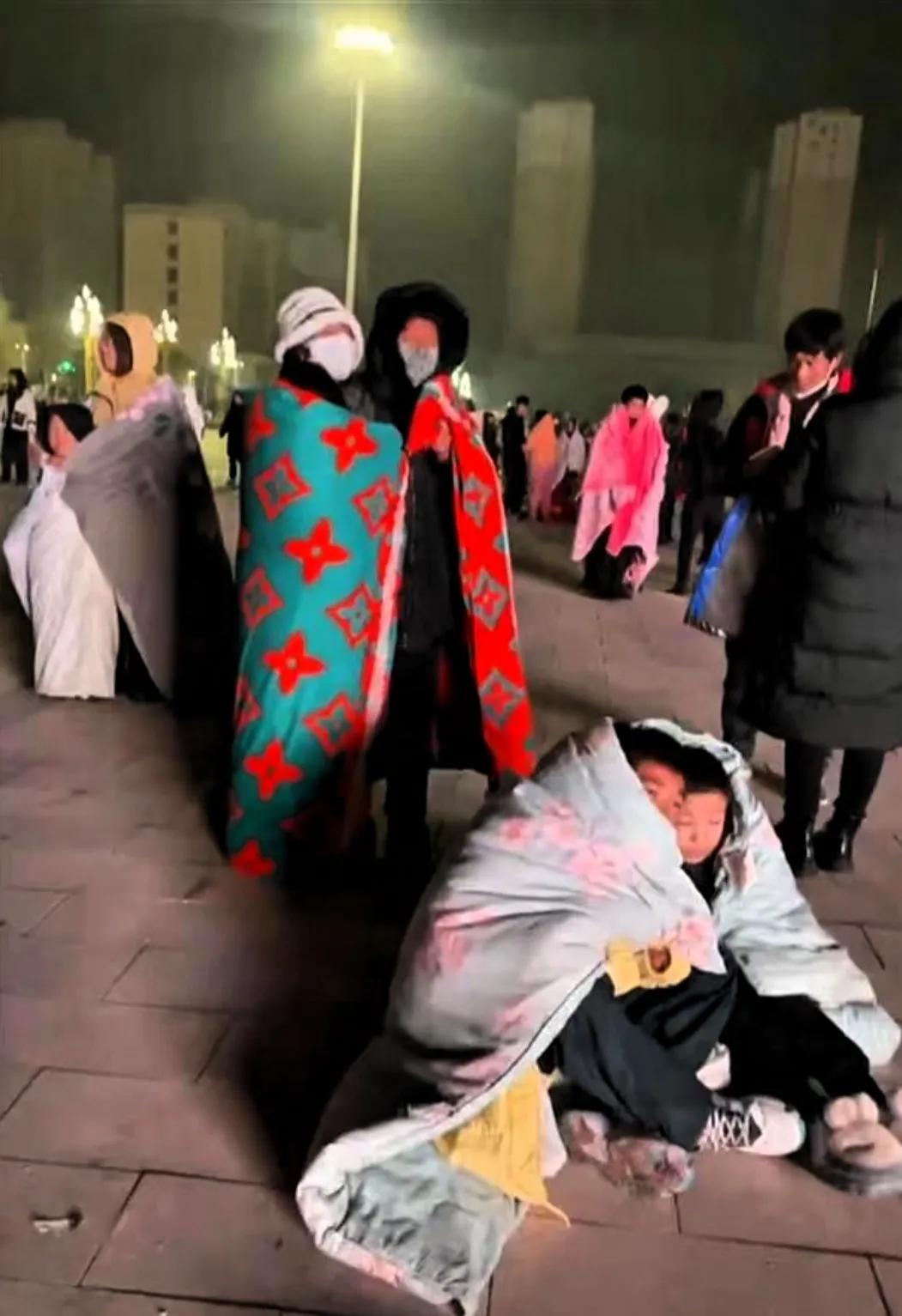 甘肃陇西5.6级地震再次给大家提了个醒…地震来的时候带什么最重要？手机？