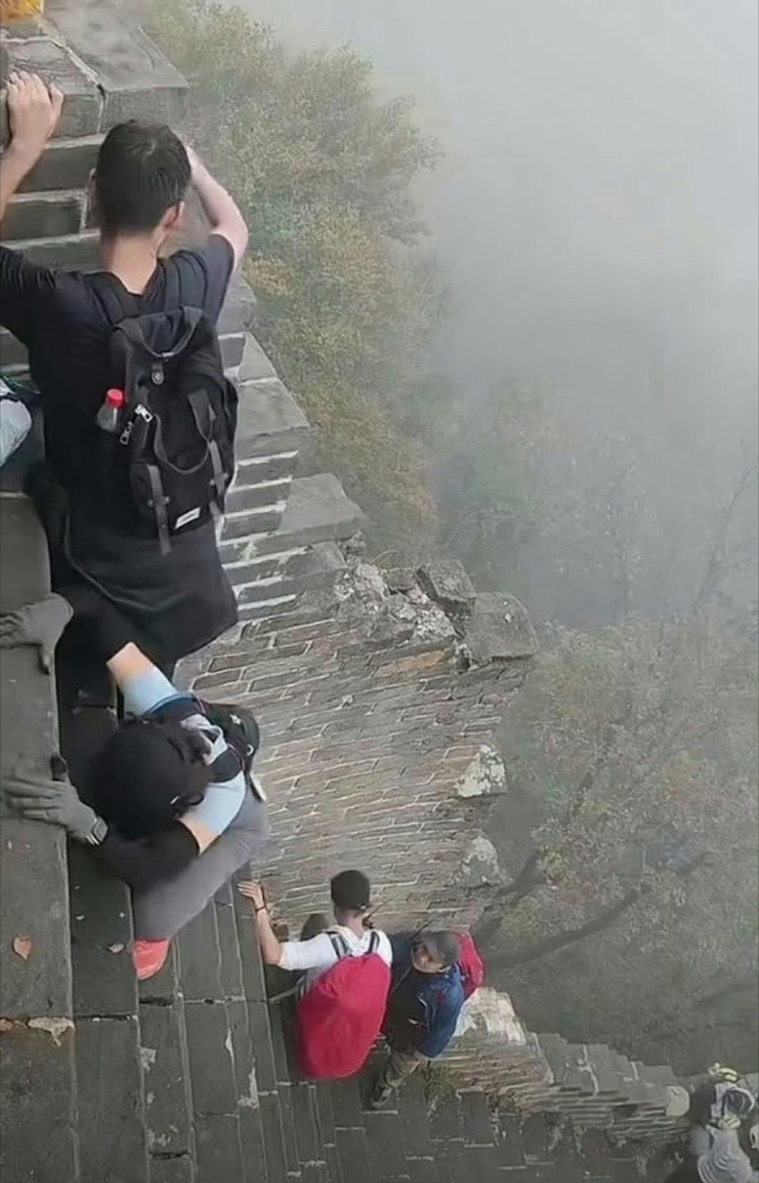 这算是极限挑战了吧看得我腿都发软