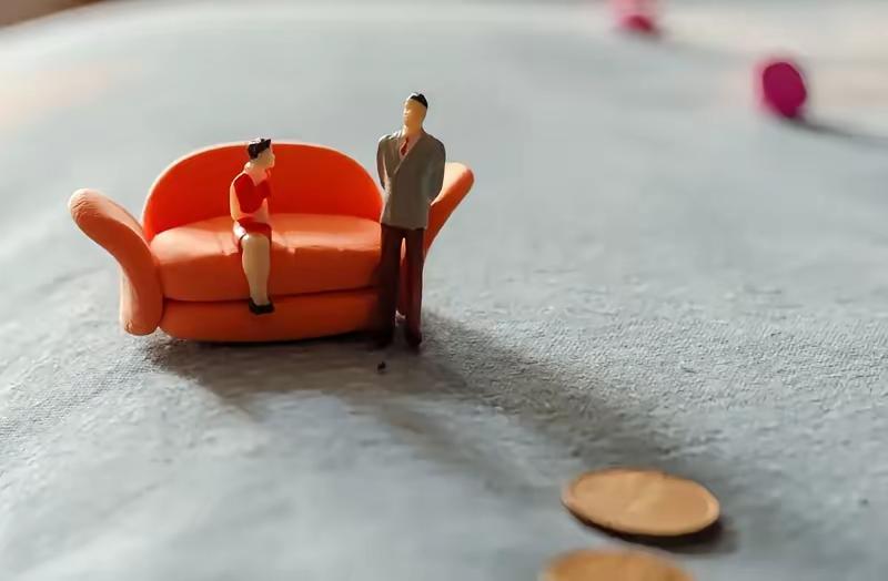 我要60万彩礼加婚房过户，男友全家都不理我了我马上就要考教师编了，觉得自己